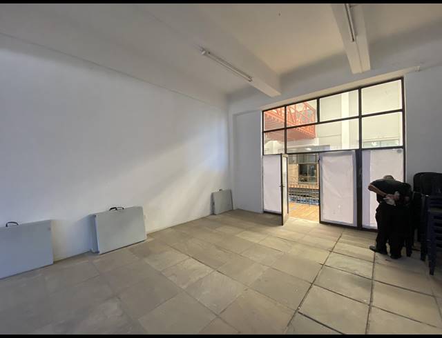88M² RETAIL TO LET IN WOODSTOCK